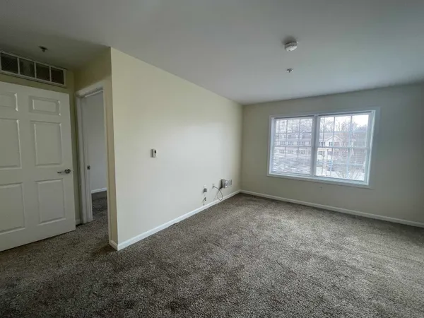 $1,945 | 50 Sentinel Court, Unit 200, Manchester, NH 03103