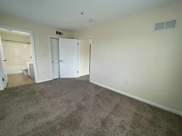 $1,945 | 50 Sentinel Court, Unit 200, Manchester, NH 03103