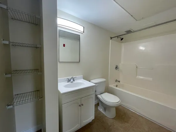 $1,945 | 50 Sentinel Court, Unit 200, Manchester, NH 03103