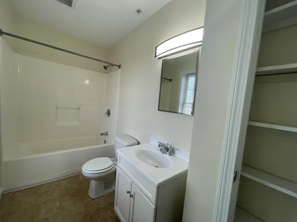 $1,945 | 50 Sentinel Court, Unit 200, Manchester, NH 03103