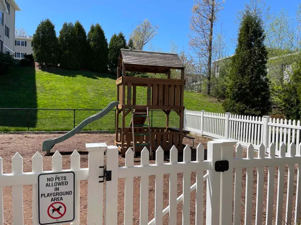 $1,945 | 50 Sentinel Court, Unit 200, Manchester, NH 03103