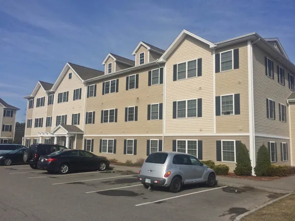 $1,945 | 50 Sentinel Court, Unit 200, Manchester, NH 03103