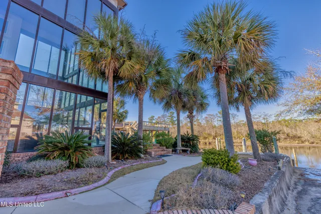 $1,590,000 | 8230 Maunalani Place, Diamondhead, MS 39525