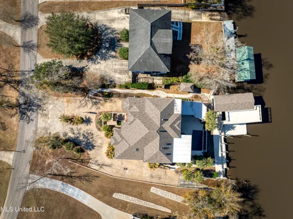 $1,590,000 | 8230 Maunalani Place, Diamondhead, MS 39525