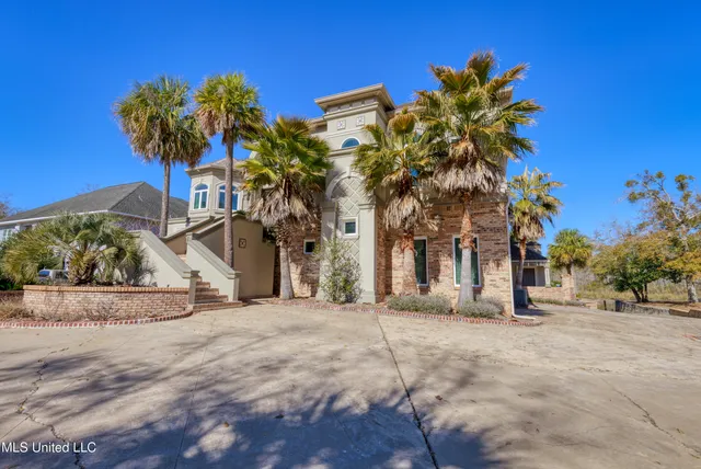 $1,590,000 | 8230 Maunalani Place, Diamondhead, MS 39525