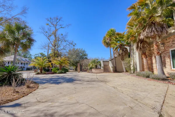 $1,590,000 | 8230 Maunalani Place, Diamondhead, MS 39525