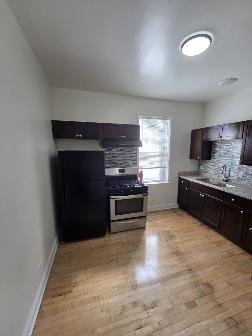 4926 West Rice Street, Unit 2 Chicago, IL 60651 - Photo 10 of 11 Gallery Image 10
