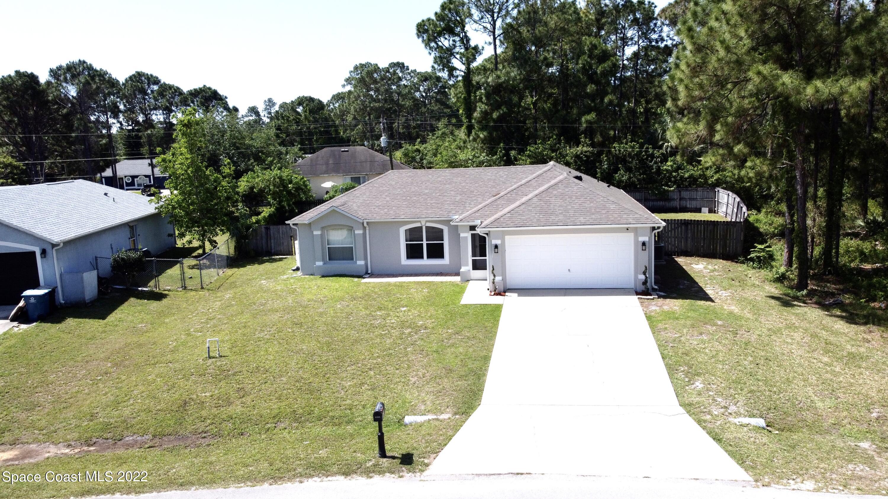 1290 Daton Road Southwest Palm Bay, FL 32908 - Photo 4 of 29 a front view of a house with a yard