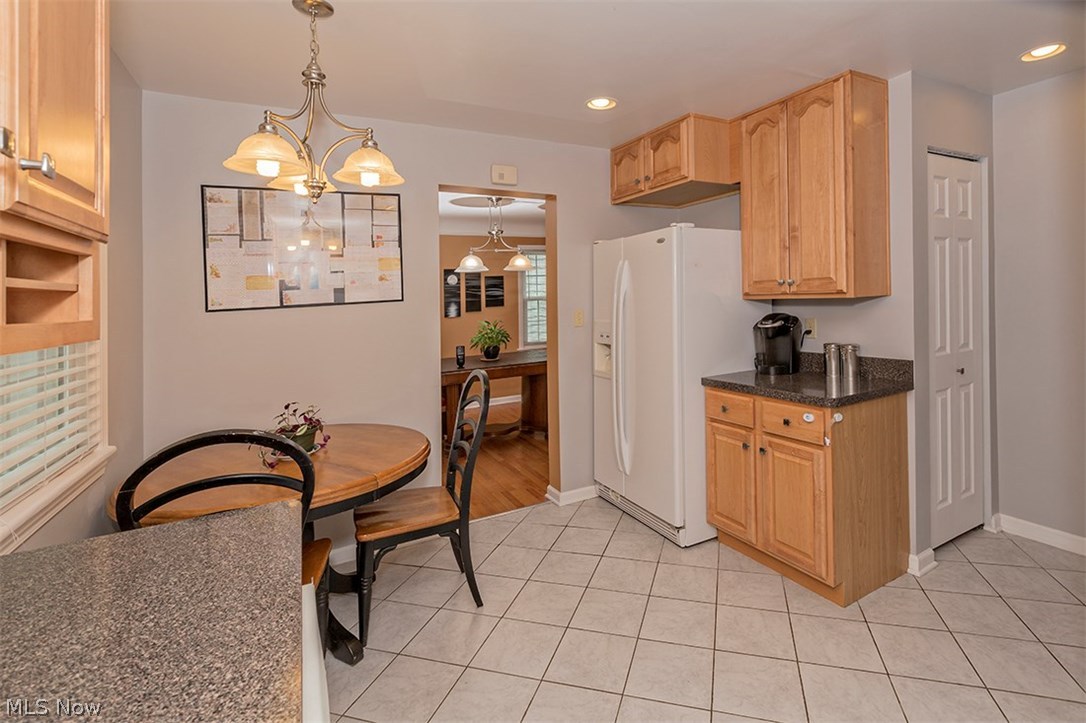 1160 Haselton Road Cleveland, OH 44121 - Photo 14 of 33