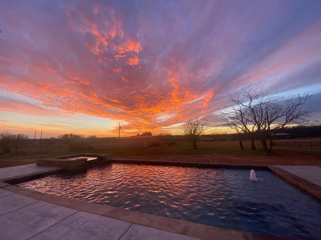 199 Newfield Lane Springtown, TX 76082 - Photo 2 of 38