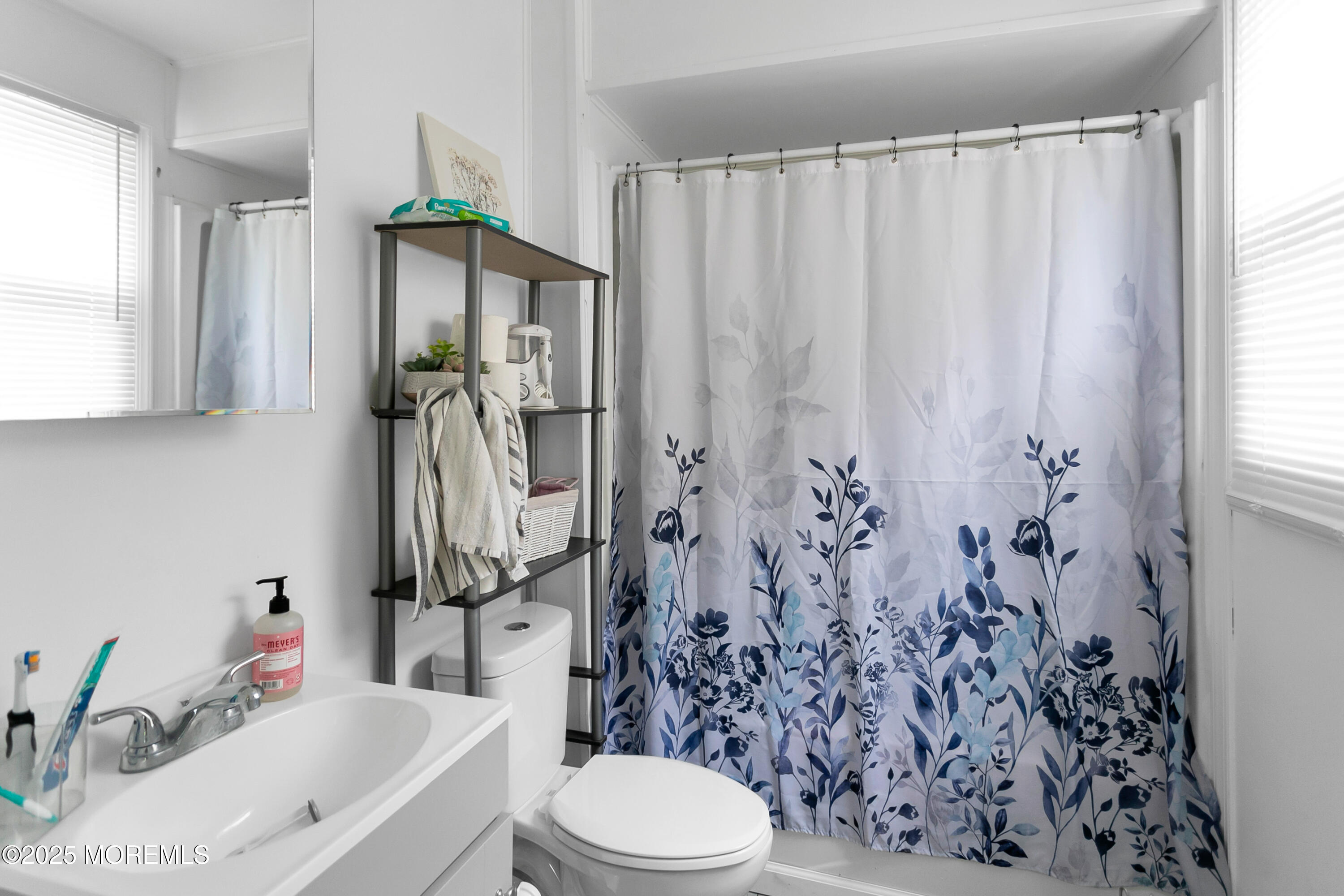 289 Port Monmouth Road North Middletown, NJ 07748 - Photo 19 of 37 a bathroom with a toilet sink and shower