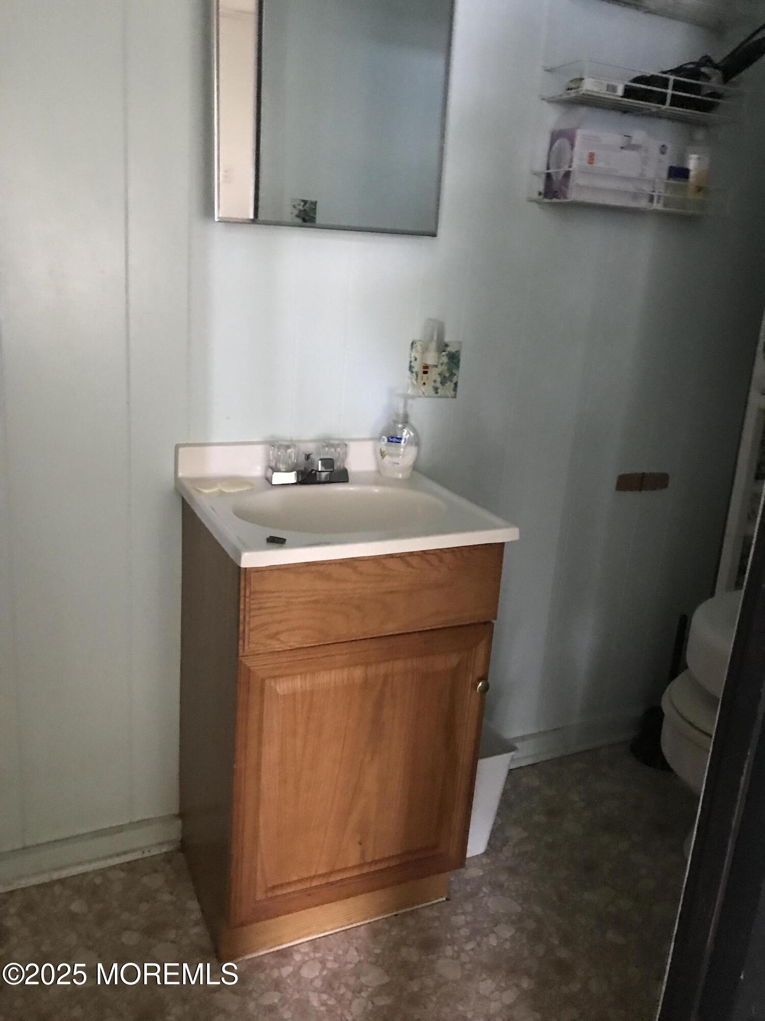 289 Port Monmouth Road North Middletown, NJ 07748 - Photo 5 of 37 a utility room with dryer and washer