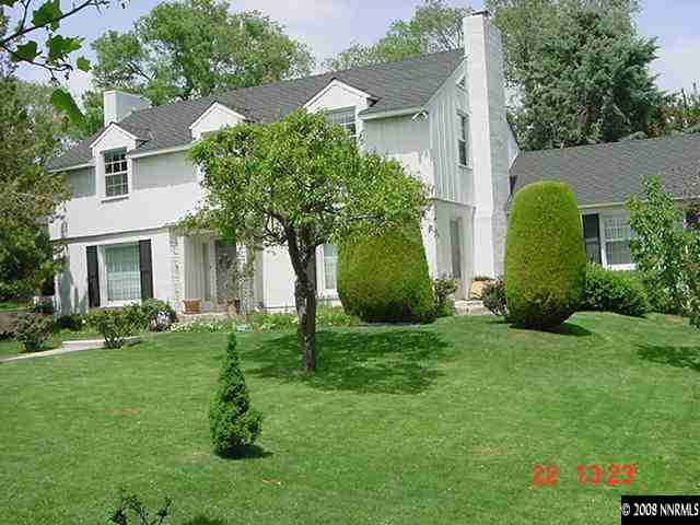 a view of a yard in front of house