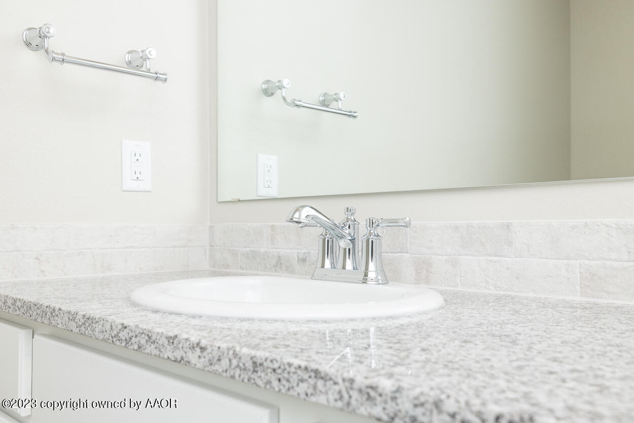 1539 Montaluse Road Amarillo, TX 79118 - Photo 8 of 14 Master Bath