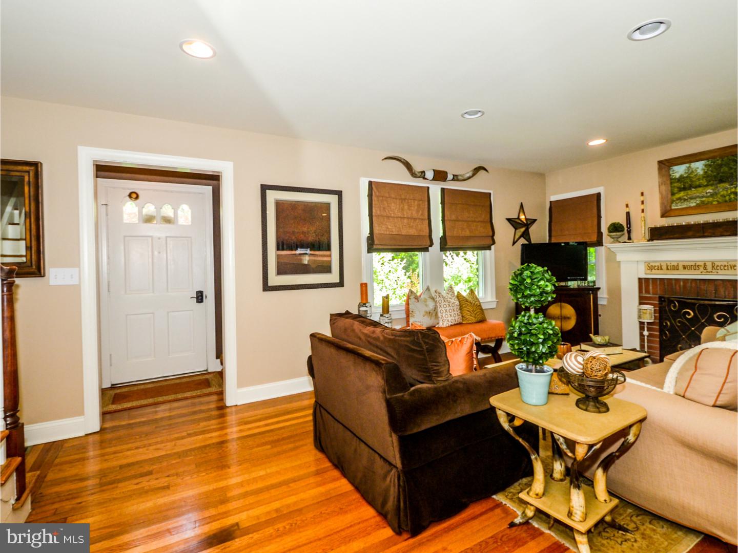 1811 Makefield Road Yardley, PA 19067 - Photo 5 of 25 Living Room