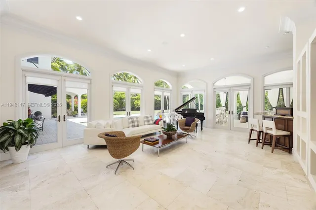 $10,400,000 | 8252 School House Road, Miami, FL 33143