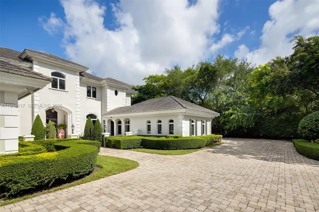 $10,400,000 | 8252 School House Road, Miami, FL 33143