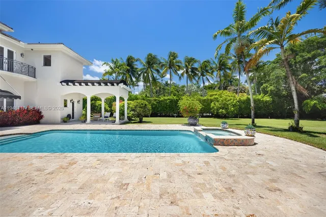 $10,400,000 | 8252 School House Road, Miami, FL 33143