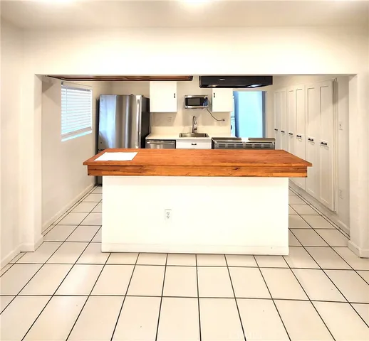 $3,200 | 2820 7th Avenue, Los Angeles, CA 90018