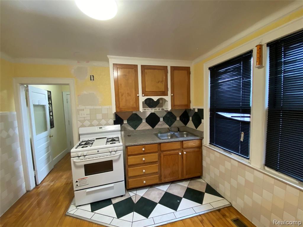 5608 Casper Street Detroit, MI 48210 - Photo 6 of 14
