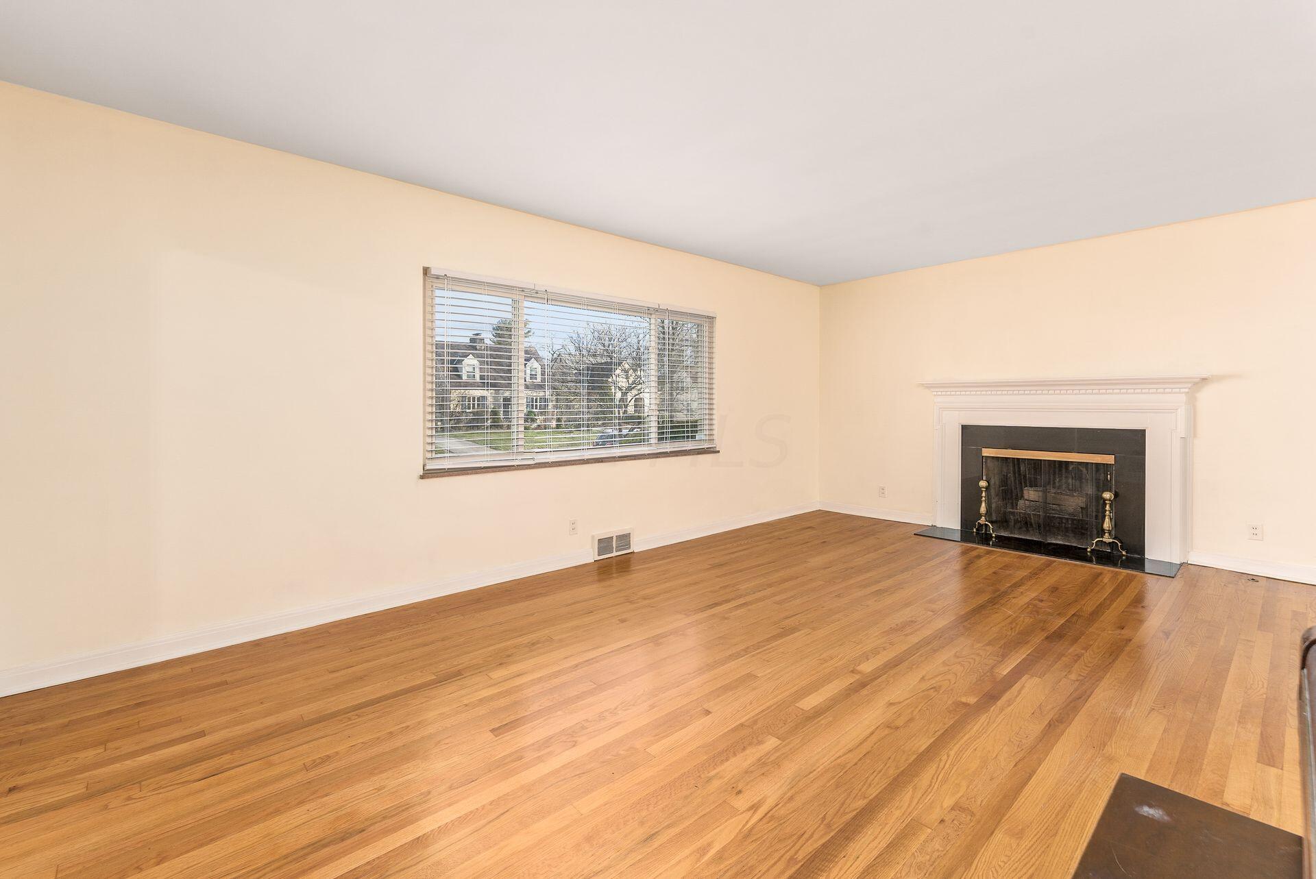 71 North Merkle Road Columbus, OH 43209 - Photo 6 of 66 Living Room