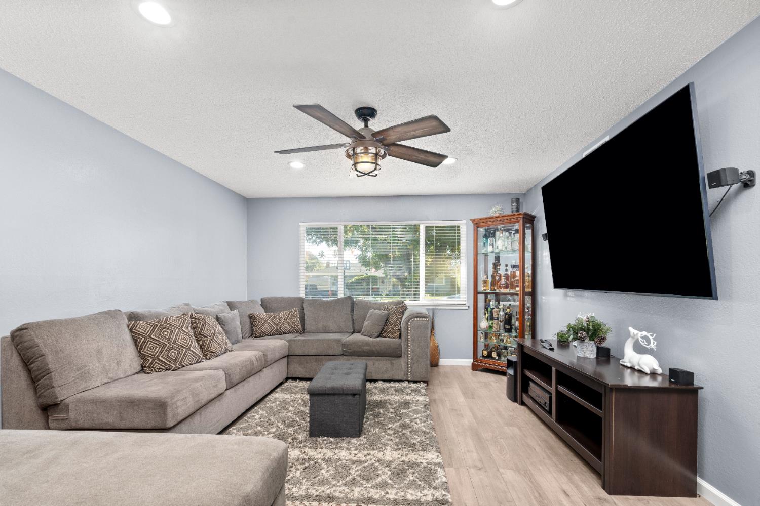 1019 Cindy Court Merced, CA 95340 - Photo 5 of 23