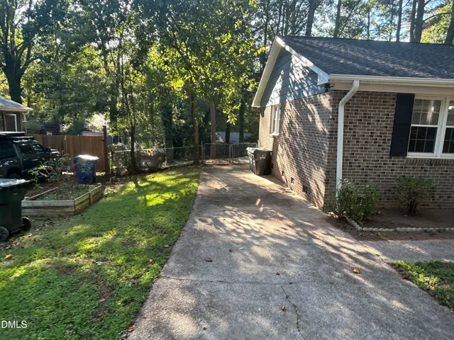 a view of a back yard of the house
