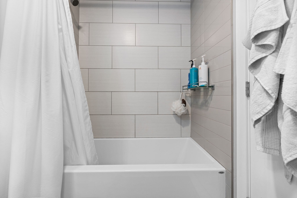 176 Humboldt Avenue, Unit 2 Boston, MA 02121 - Photo 17 of 23 a bathroom with a bathtub