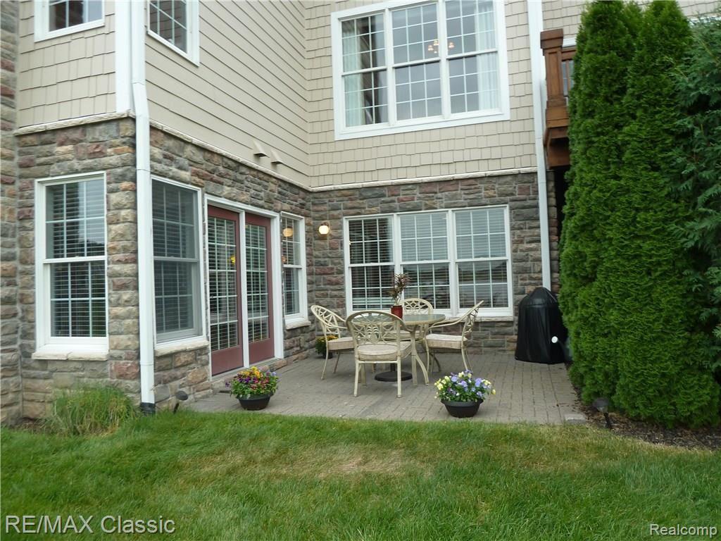 24825 Reeds Pointe Drive, Unit 27 Novi, MI 48374 - Photo 9 of 60 P1040707.JPG
