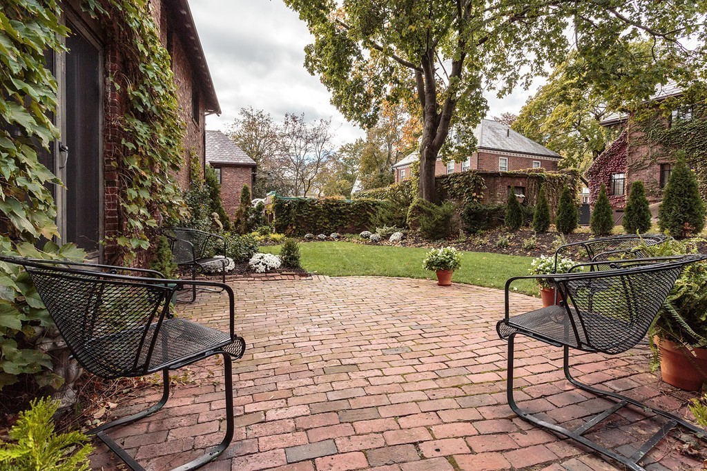 10 Essex Road Belmont, MA 02478 - Photo 18 of 22 Gallery Image 18