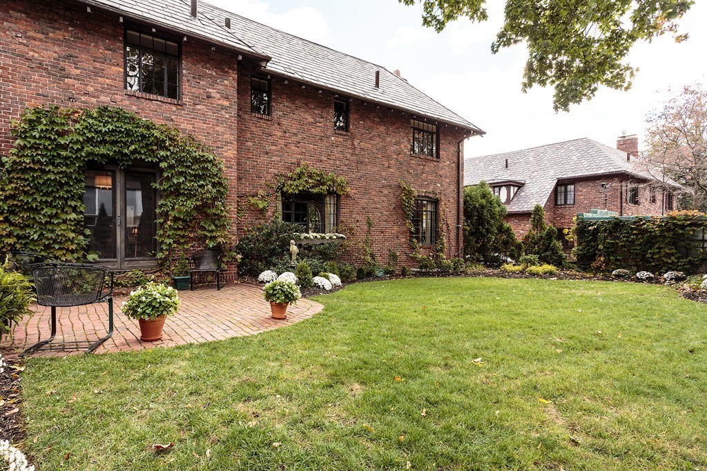10 Essex Road Belmont, MA 02478 - Photo 19 of 22 Gallery Image 19