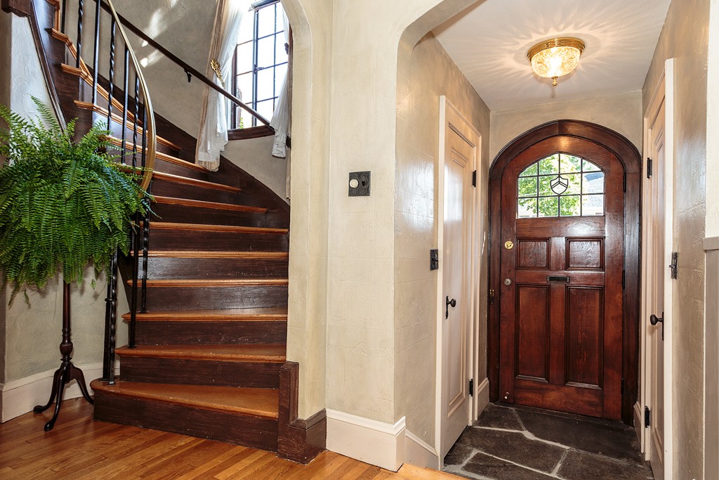 10 Essex Road Belmont, MA 02478 - Photo 2 of 22 Gallery Image 2