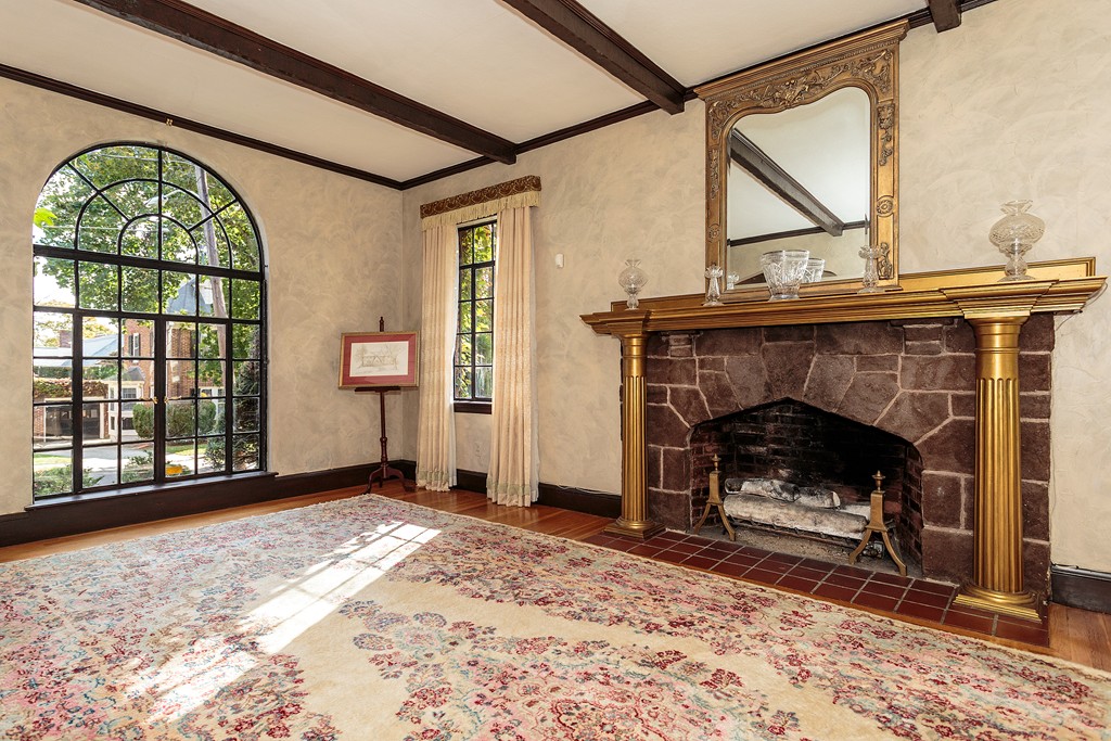 10 Essex Road Belmont, MA 02478 - Photo 4 of 22 Gallery Image 4