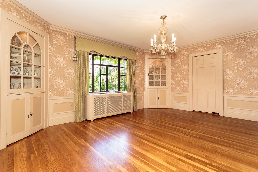 10 Essex Road Belmont, MA 02478 - Photo 6 of 22 Gallery Image 6