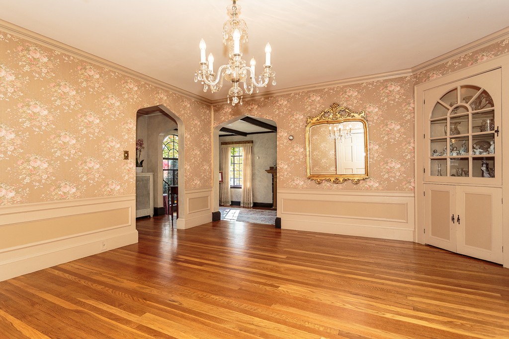 10 Essex Road Belmont, MA 02478 - Photo 7 of 22 Gallery Image 7