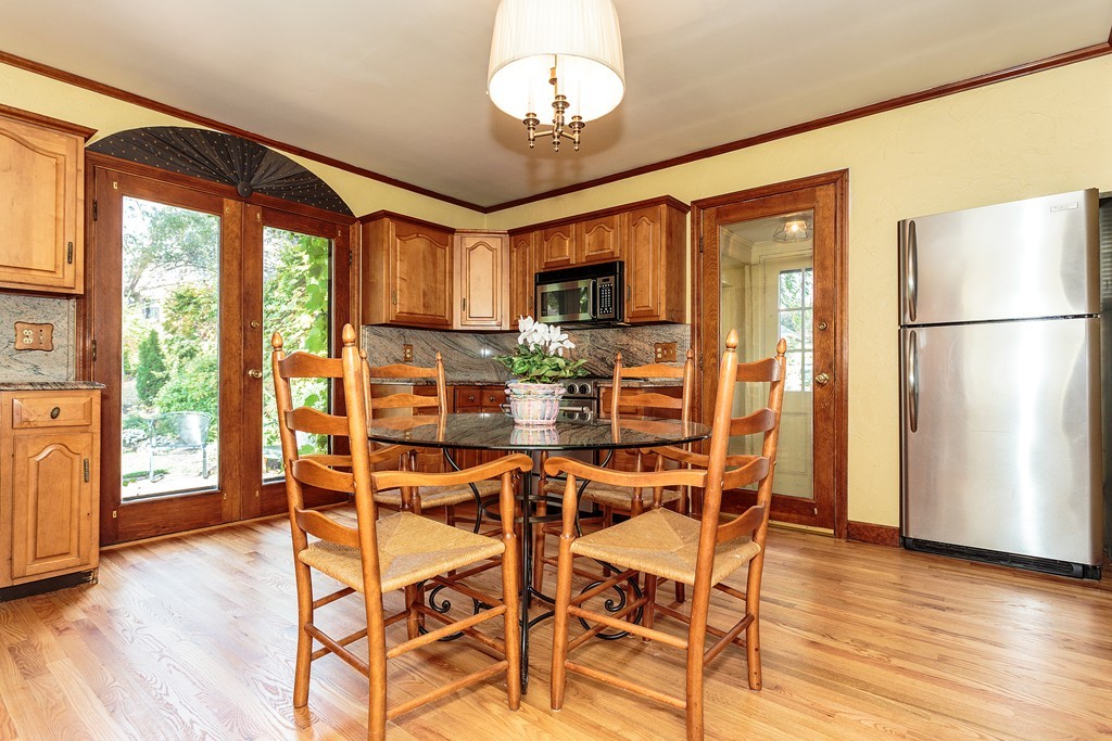 10 Essex Road Belmont, MA 02478 - Photo 9 of 22 Gallery Image 9