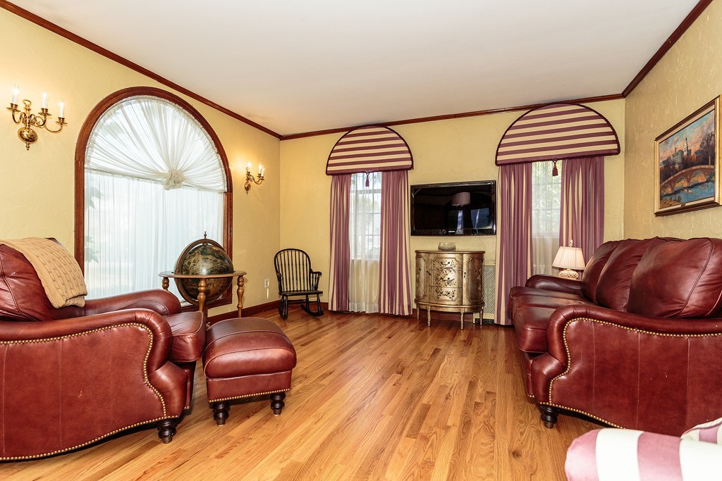 10 Essex Road Belmont, MA 02478 - Photo 10 of 22 Gallery Image 10