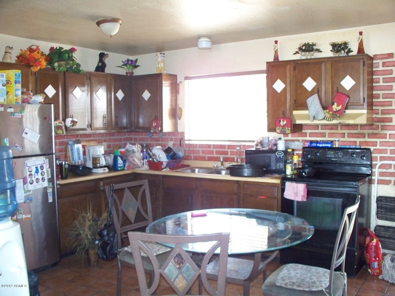 1537 West Carter Road Phoenix, AZ 85041 - Photo 4 of 6 Kitchen
