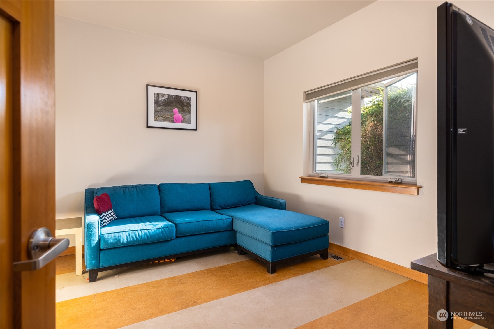 908 Mission Road Everson, WA 98247 - Photo 30 of 40 a living room with furniture and a window