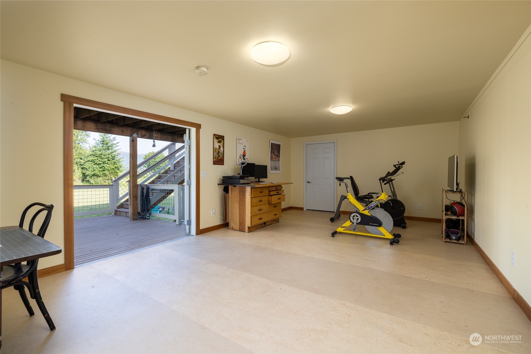 908 Mission Road Everson, WA 98247 - Photo 38 of 40 a living room with furniture and a table
