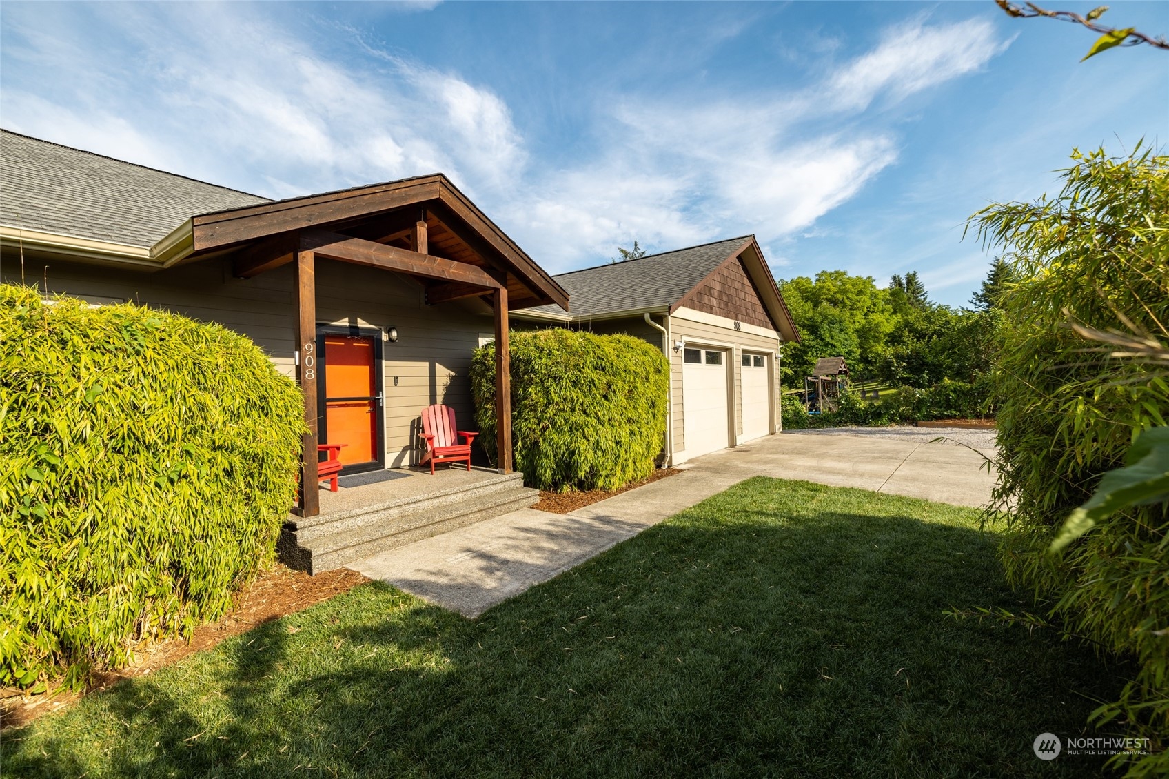 908 Mission Road Everson, WA 98247 - Photo 4 of 40 a view of house and garden