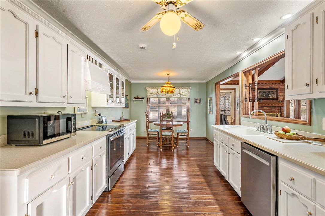 187 Teri Drive Liberty, SC 29657 - Photo 10 of 50 Bright and light kitchen as you walk in from the garage.