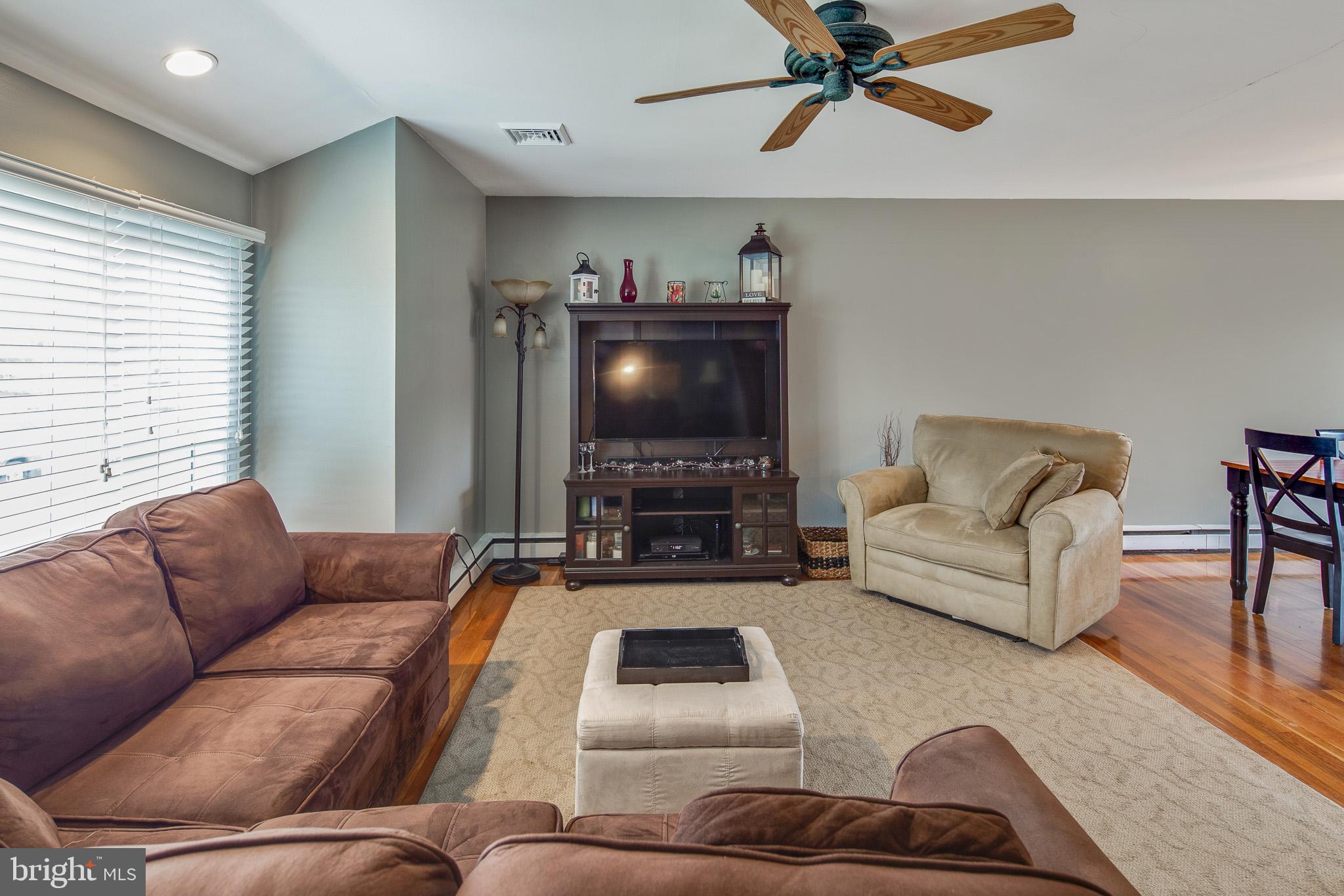 104 White Fawn Road Newark, DE 19711 - Photo 3 of 20 Living Room