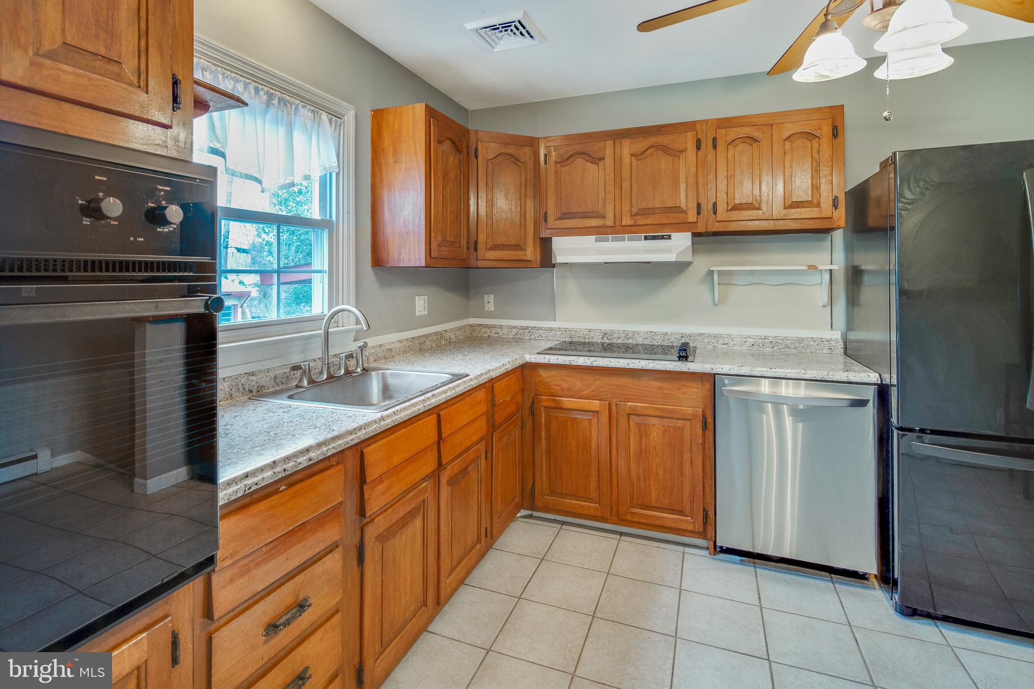 104 White Fawn Road Newark, DE 19711 - Photo 7 of 20 Kitchen Alt View