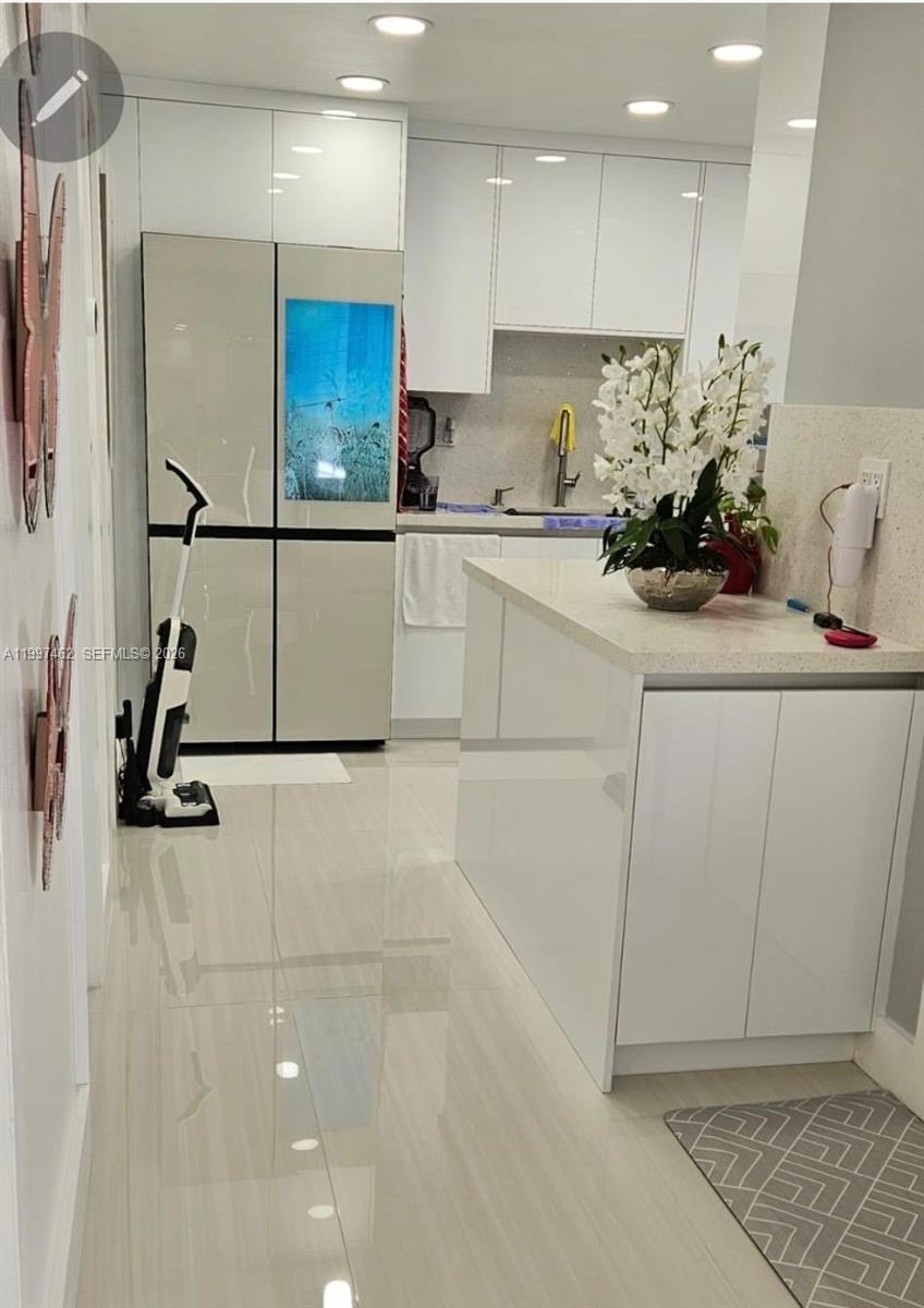 6901 Cypress Road, Unit B17 Plantation, FL 33317 - Photo 2 of 9