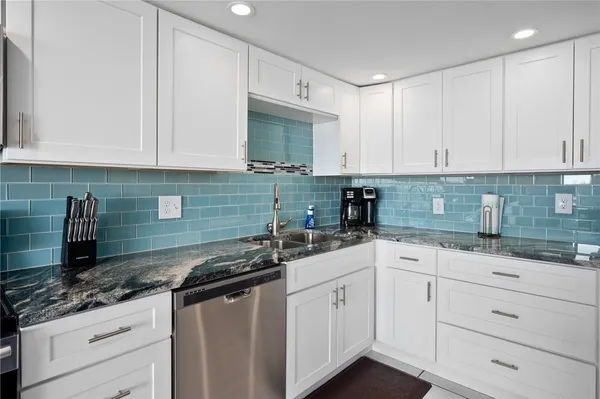 $339,500 | 4242 Gulfbreeze Boulevard, Unit 302, Corpus Christi, TX 78402