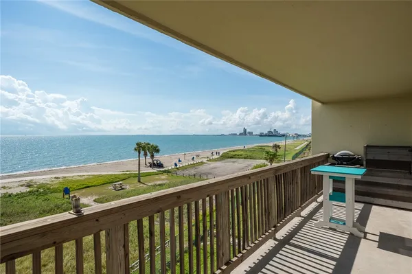 $339,500 | 4242 Gulfbreeze Boulevard, Unit 302, Corpus Christi, TX 78402