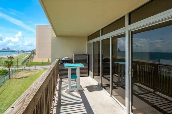 $339,500 | 4242 Gulfbreeze Boulevard, Unit 302, Corpus Christi, TX 78402