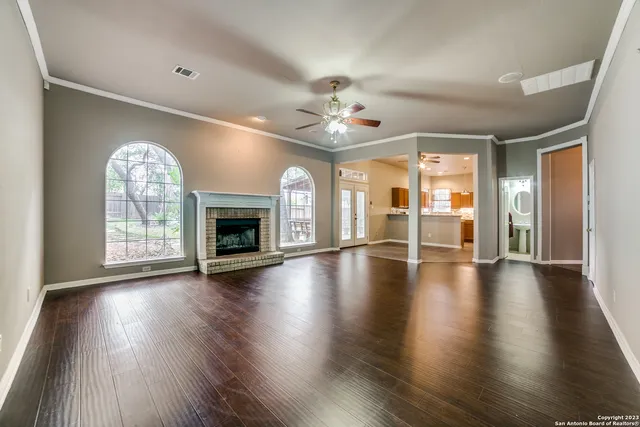 $2,400 | 7 Brentcove, San Antonio, TX 78254