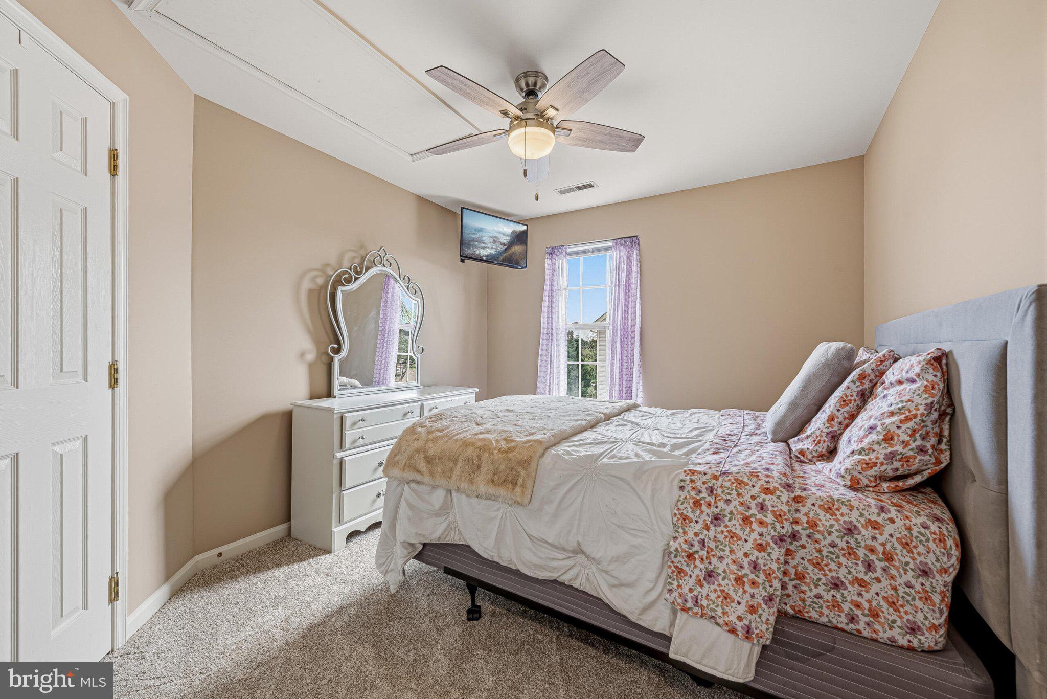 602 Shanks Evans Road Northeast Leesburg, VA 20176 - Photo 28 of 43 Cozy bedroom with natural light.